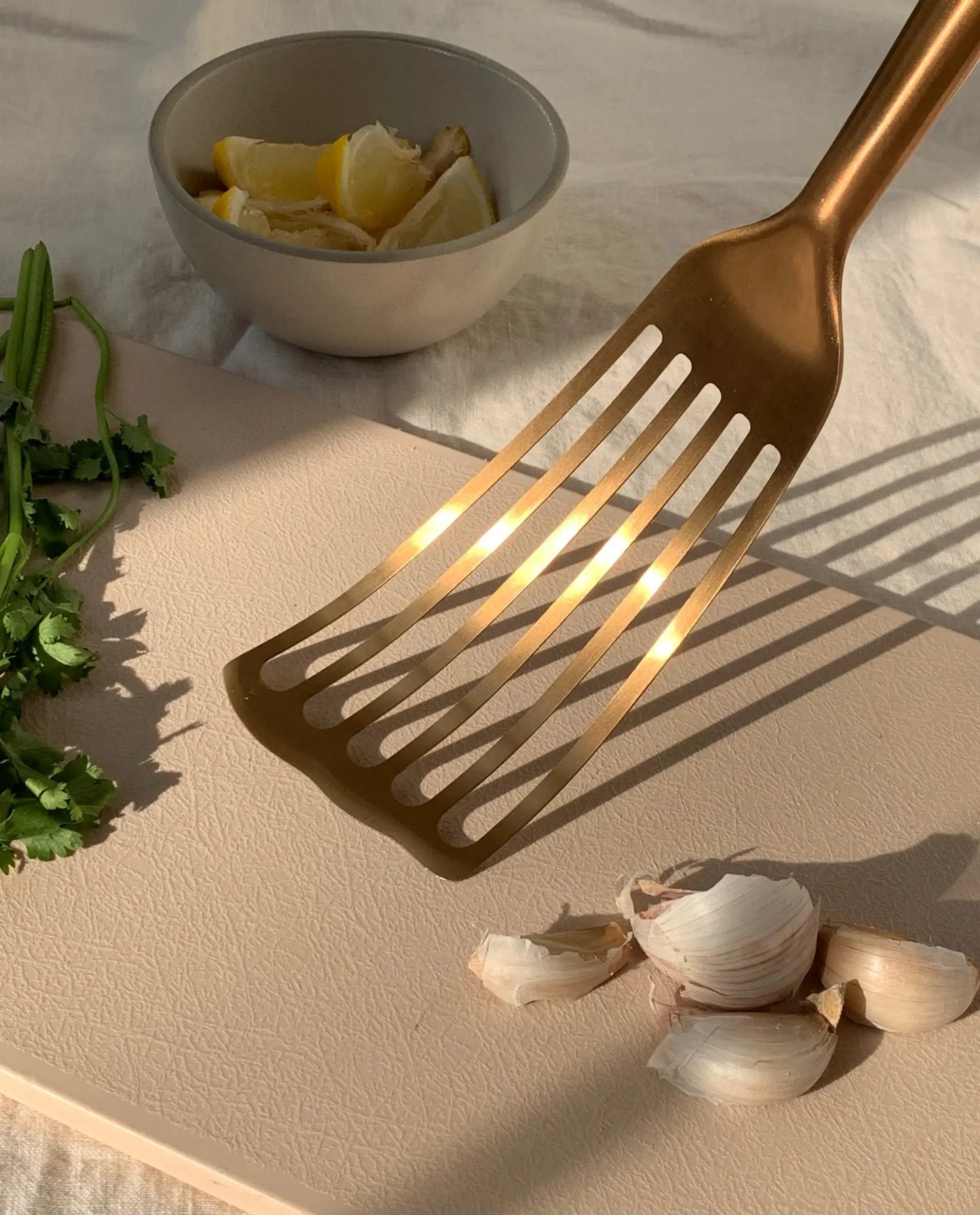 The Fish Spatula: Golden
